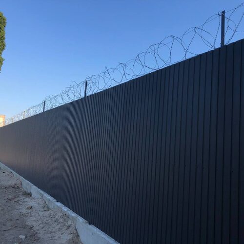 Паркани з профнастилу з стрічковим фундаментом